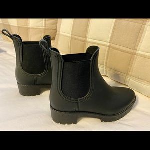 Jeffery Campbell Chelsea Waterproof Boot. Size 6